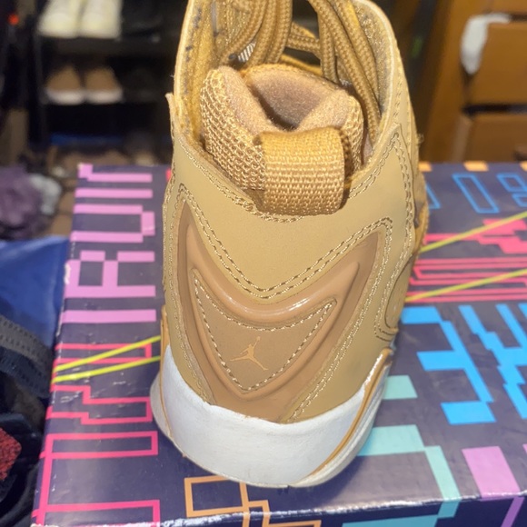 Jordan’s true flight GS golden harvest - Picture 3 of 3